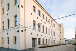 Továrna po rekonstrukci (Rekonstrukce přádelny v Kežmarku; BEEF Architekti)