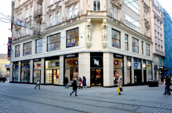 Příklad vhodného řešení parteru v Brně. Stav po rekonstrukci, foto