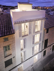 Činžovní dům Carrer Del Sol N° 3, KRESINGS