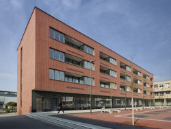 Náměstí 28. října v Orlové, Atelier RAW: Město v něm provozuje nájemní byty, v parteru fungují prostory pro obchod a služby