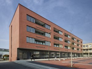 Náměstí 28. října v Orlové, Atelier RAW: Město v něm provozuje nájemní byty, v parteru fungují prostory pro obchod a služby