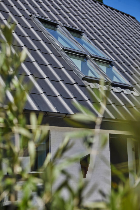 Profilovaná střešní krytina Swisspearl na domě HouseKollund Kollund