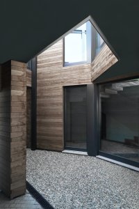 Houses of Cards, Dog House, Elastico Farm