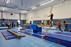 Sportovní hala ETB Sombroek ve městě Edam-Volendam v Nizozemsku od studia Kuiper Steur Architecten