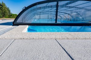 Velkoformátová dlažba Alma s povrchovou úpravou Perfect Clean TOP bezpečně odpuzuje vodu a zamezuje usazování nečistot, Presbeton - foto