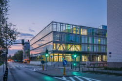 Architektonické studio Kuryłowicz & Associates realizovali ve Varšavě novou budovu Fakulty aplikované lingvistiky a moderních jazyků Varšavské univerzity