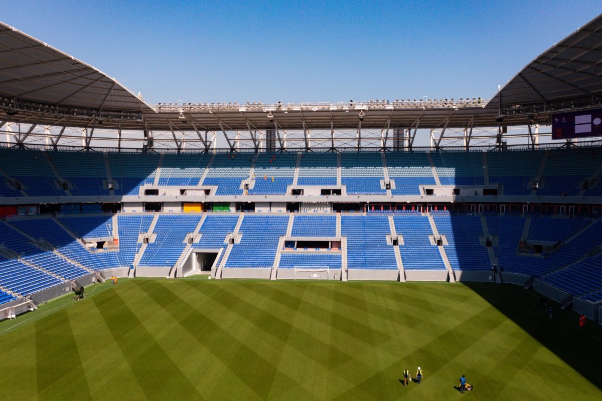 Díky tomu jde o jednoznačně nejinovativnější stadion letošního mistrovství – a možný prototyp pro další velké sportovní události do budoucna.