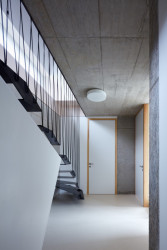 Rodinný dům ve svahu, masparti