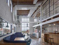 Jakub Cigler Architekti proměnili bývalý areál JZD na zážitkové vinařství s ubytováním