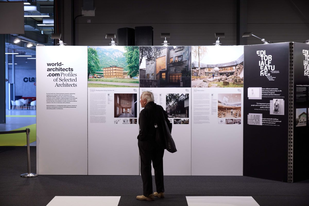 Výstava Project Wall představila výběr čtyřiceti realizací od architektů, interiérových a světelných designérů či krajinářských architektů z celého světa.