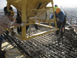 Antoni Gaudí, chrám Sagrada Família: dostavba  pokračuje i po sto čtyřiceti letech.