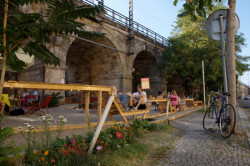 Léto pod Negrelliho viaduktem