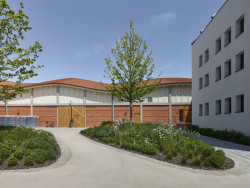 Jakub Cigler Architekti proměnili bývalý areál JZD na zážitkové vinařství s ubytováním