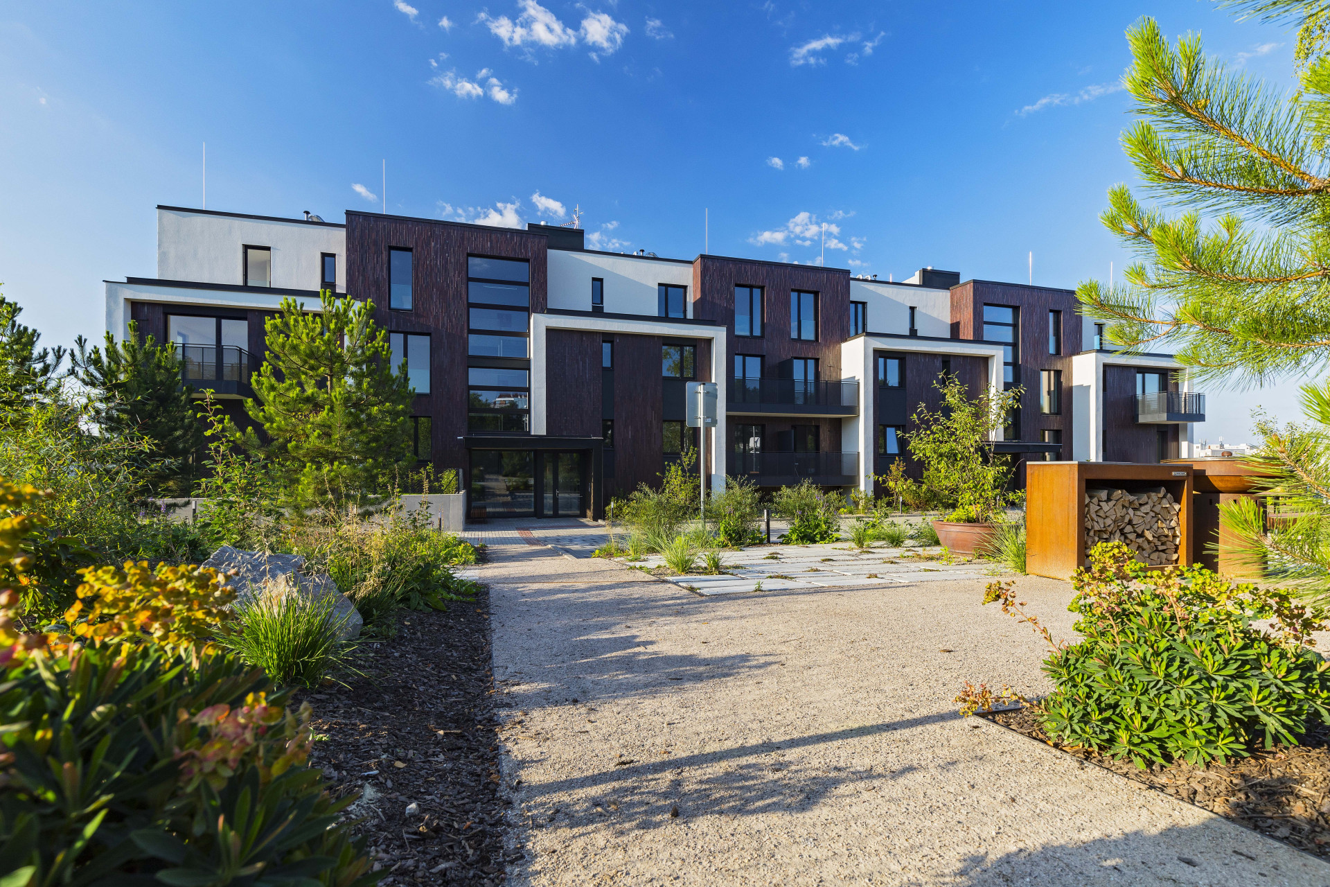 V pražských Řepích vyrostla Rezidence U Boroviček, která nabízí bydlení blízko města i zeleně