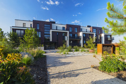 V pražských Řepích vyrostla Rezidence U Boroviček, která nabízí bydlení blízko města i zeleně