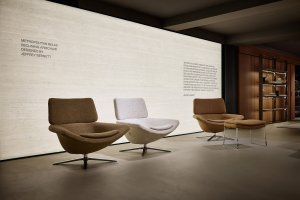 Konsepti vybralo inspirativní kolekce z milánského veletrhu Salone del Mobile. (na obrázku křesla z kolekce Metropolitan značky B&B Italia)