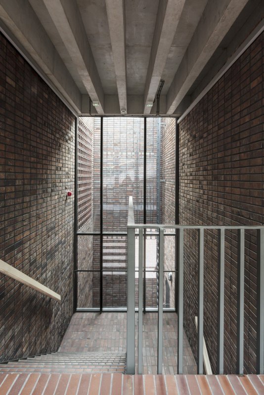 Fakulta rozhlasové a televizní tvorby Slezské univerzity v Katovicích, BAAS Arquitectura + Grupa 5 Architekci + Małeccy Biuro Projektowe © Adrià Goulà