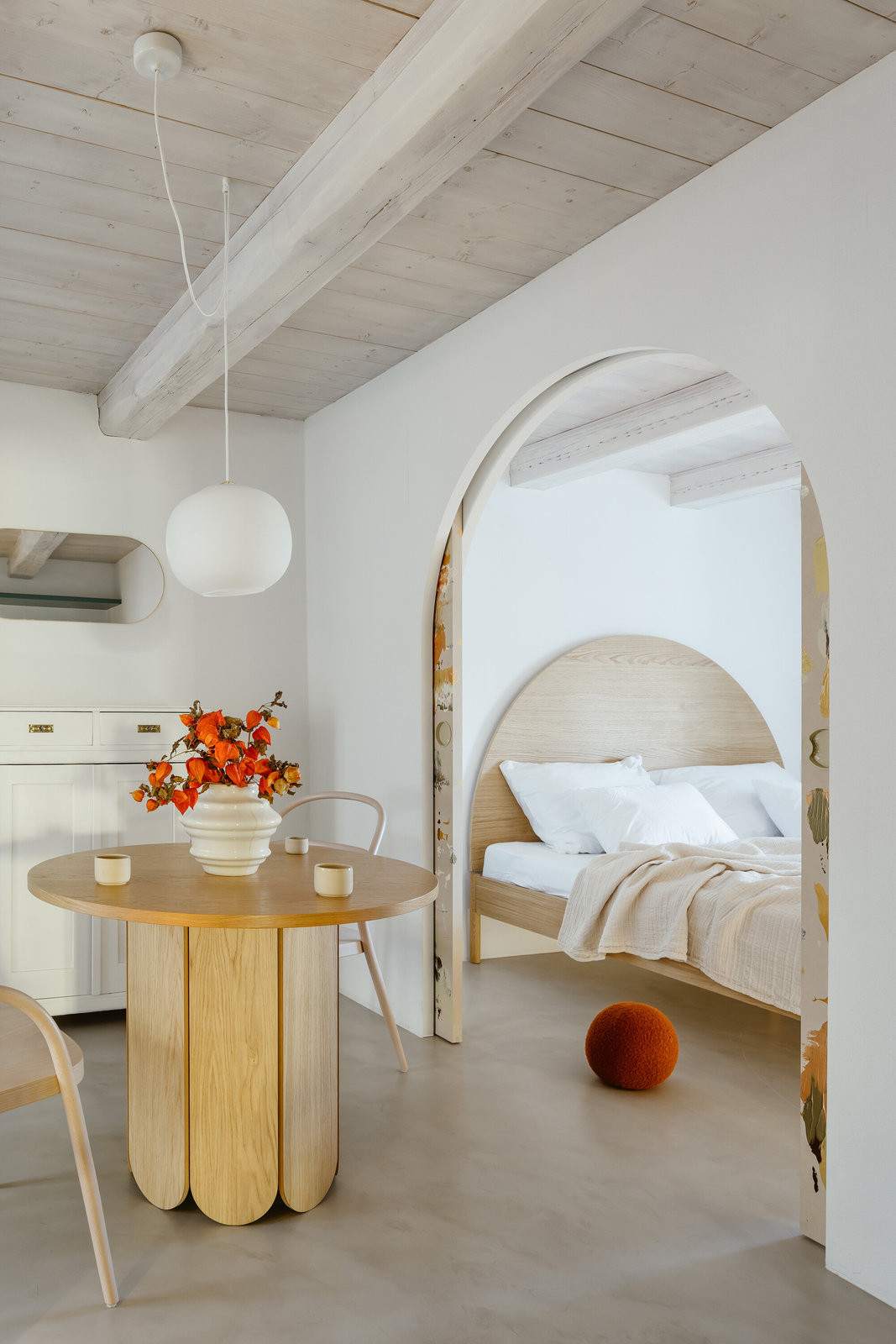 Pohled do apartmánu L (Nový penzion v Českém Krumlově; Tereza Komárková (Architéka), Lucie Němcová)