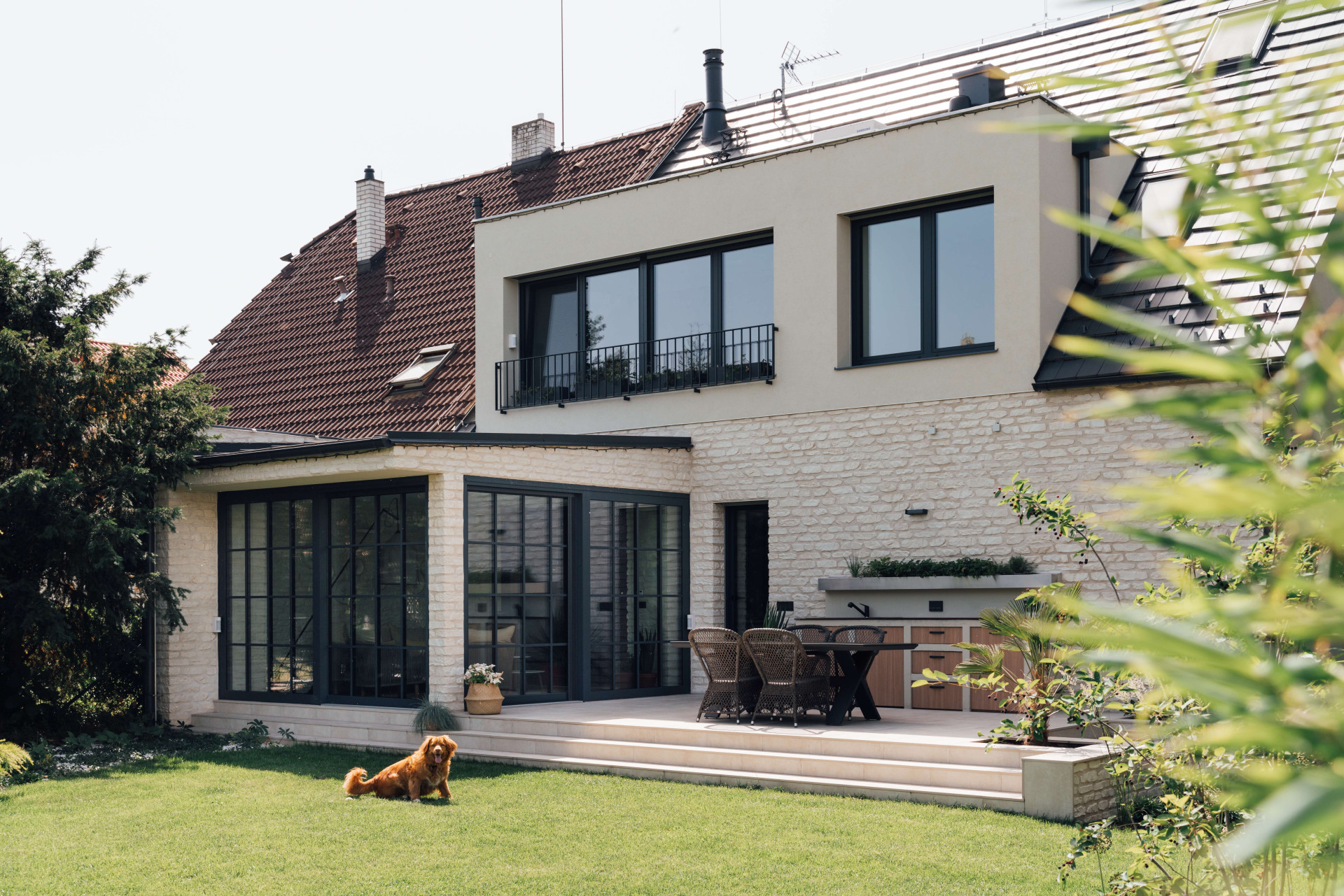 Interiérová designérka Kamila Jarkovská navrhla interiér zrekonstruovaného rodinného domu na pražském Žižkově