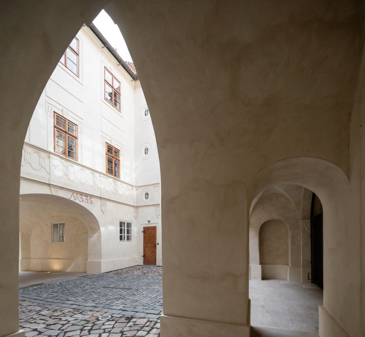 Pohled do dvora (Rekonstrukce Malého Buquoyského Paláce v Praze, Tereza Scheibová)