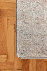 Byt v Klatovech je moderní a odvážný. Skrze detaily ale stále prozrazuje své stáří. (JanskyDundera, Rekonstrukce prvorepublikového bytu)