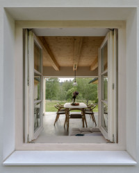 Pohled do interiéru (Chata Lipka na Šumavě, Harazim Karel Architektura)