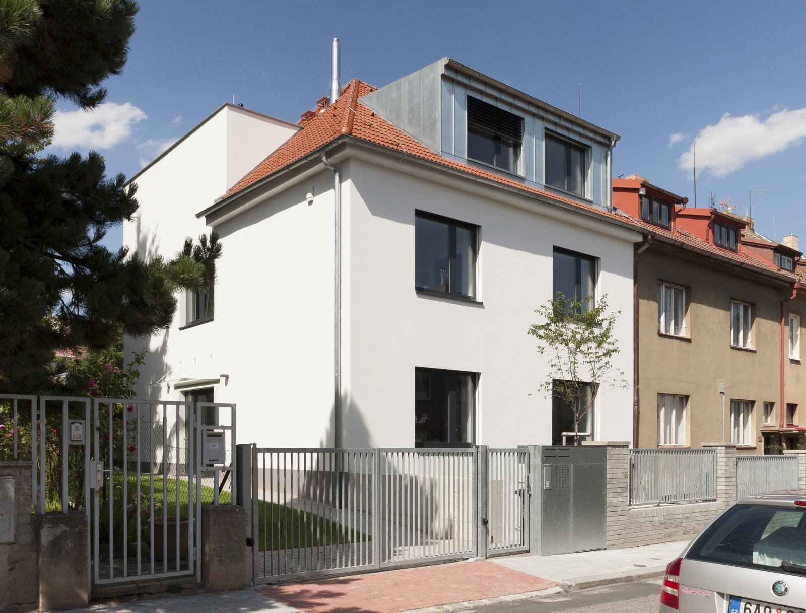 Řadový dům v Praze Liboci od ateliéru Stempel & Tesar architekti