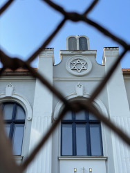 Bývalá synagoga, Bohuslav Moravec, 1902: Po rekonstrukci se do objektu vrátilo mnoho původních prvků