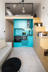 Garsonka "U Výstaviště" v Praze-Holešovicích, DesignPro: Dominantní barvou interiéru je modrá, použita byla pro kuchyň a šatní skříně