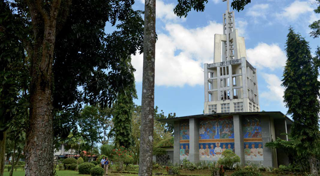 Obr. 5a: Kostel Rozhněvaného Krista postavený na Filipínách krátce po 2. světové válce -  - foto