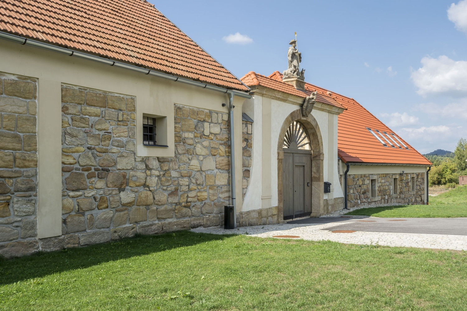 Rekonstrukce tvrze Krassa v Chroustné, David Pospíšil