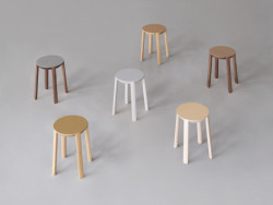 Studio Stefana Scholtena vyvinulo přírodní linoleum v nových jemných odstínech hlíny, kůže a ořechu