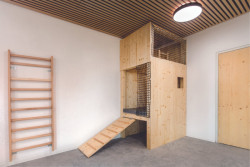 Mateřská škola Doubek v Pardubicích, Med Pavlík architekti: V interiérech byly použity především přírodní materiály