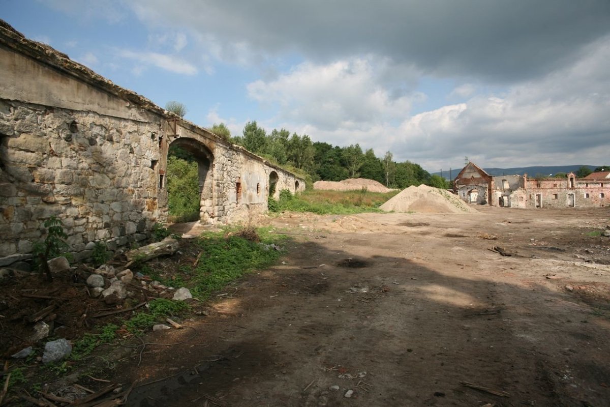 3+1 architekti, Revitalizace hospodářského dvora JACER, původní stav – foto