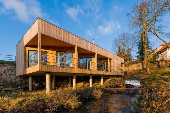 Dům nad vodopádem, ARCHOO s.r.o.