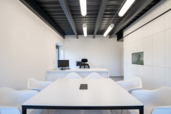 Ateliér Laplan proměnil bývalou trafostanici v moravském Vyškově na kanceláře a byt