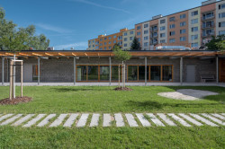 Původně na tomto místě stála restaurace s minigolfem. (Vnitroblok Manětínská v Plzni, Sporadical)