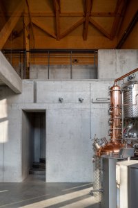 Lihovar s pěstitelskou pálenicí od OBJEKTOR ARCHITEKTI