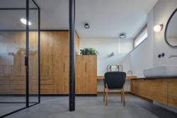 Interiéry vily v Klánovicích, KURZ architects: Pohled do koupelny