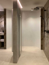 Sprchový kout z mozaiky KitKat