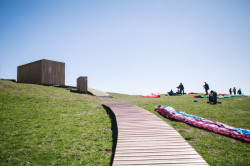 2021 architekti, LABAK, Lávka a prístrešok na Straníku – foto