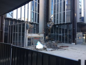 V Praze začala demolice hlavních věží komplexu Transgas. Foto: Matěj Beránek