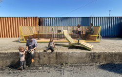 Nový produkt společnosti mmcité Platform vybízí k posezení uprostřed města.