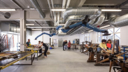 Nantes Saint - přestavba skladiště na uměleckou školu, Franklin Azzi Architecture