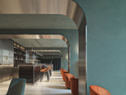 Ateliér R21 Architects a studio Matteo Thun & Partners zrekonstruovali palác na Senovážném náměstí. Nově slouží jako nadstandartní hotel.