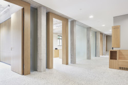 Rekonstrukce budovy okresního soudu Tübingenu od studia Dannien Roller Architekten