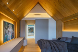 Pohled do ložnice (Vila v Trněném Újezdě, de.fakto)