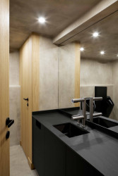 Interiér vinárny WineList od studia Collarch