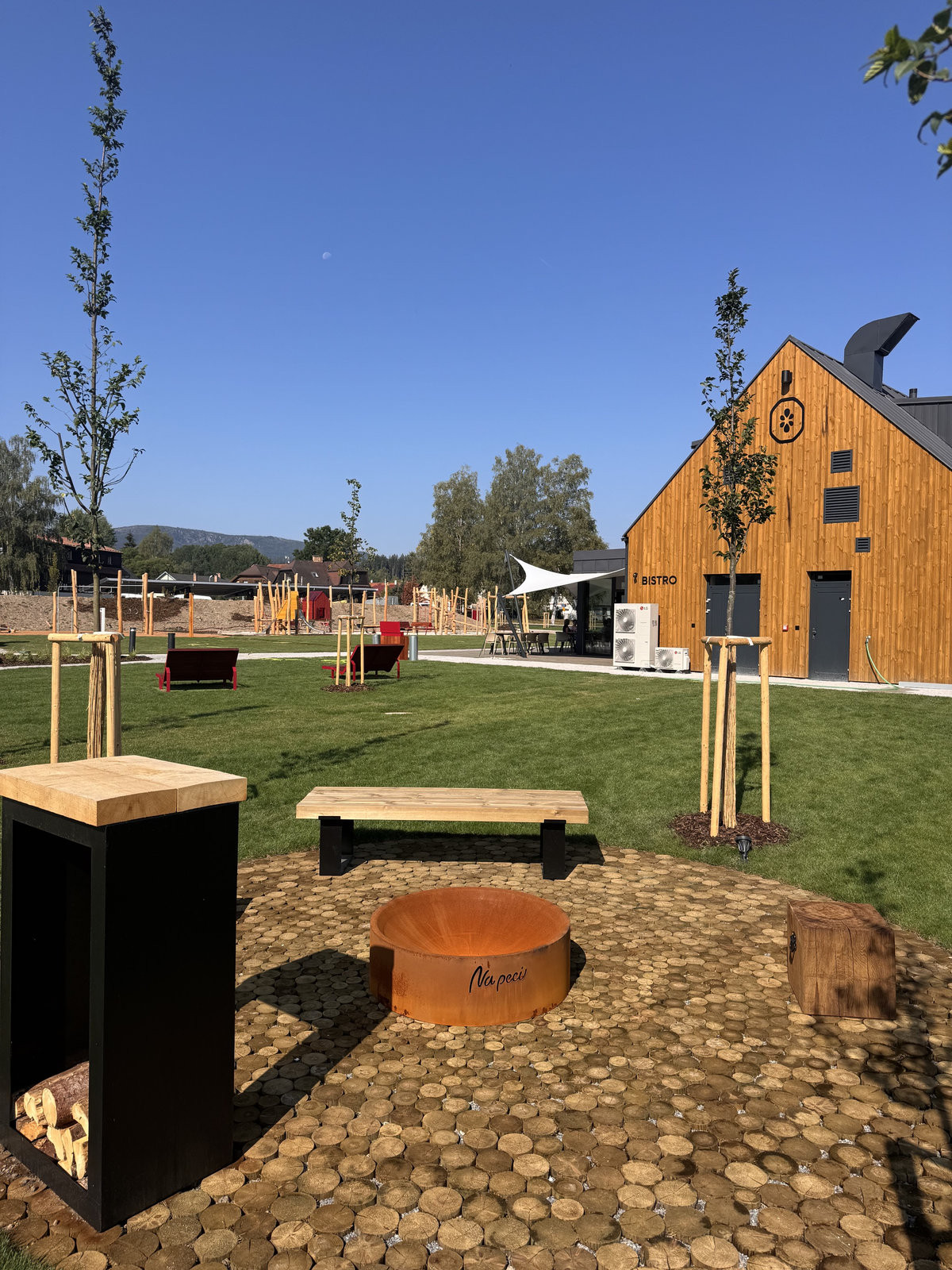 Kachlová kamna od K&K Poker - Kolem kamen  (Rodinný resort Na peci, Lipno)