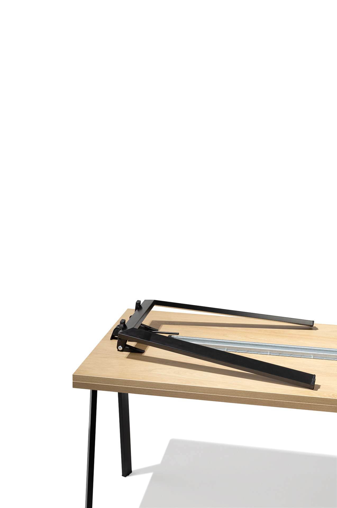 Díky integrované ochraně se během skládání minimalizuje riziko poškození pracovní desky.